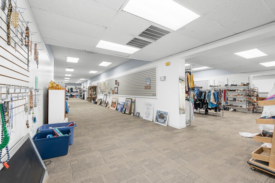 More Photos Of 6 Television Cir, Savannah Freestanding For Lease