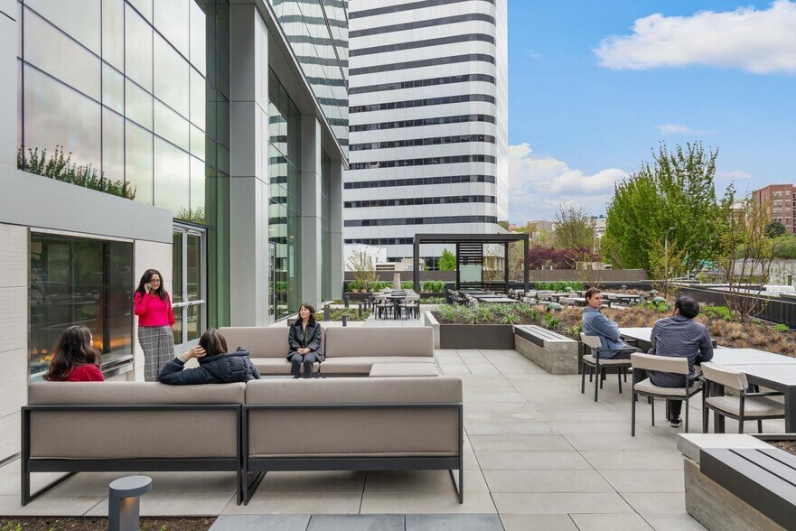 More Photos Of 1711 Boren Ave, Seattle Office For Lease