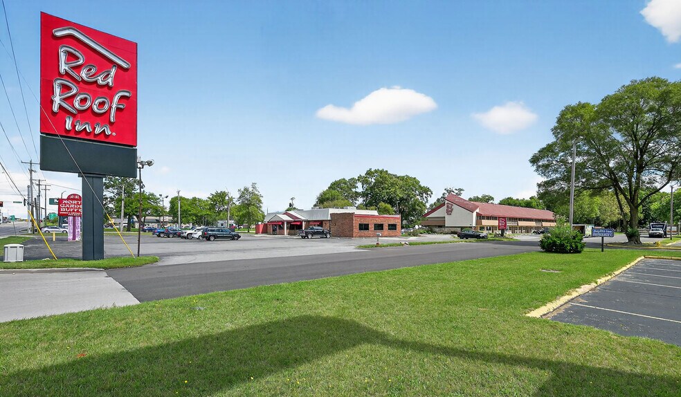 Primary Photo Of 2902 Cassopolis St, Elkhart Hotel For Sale