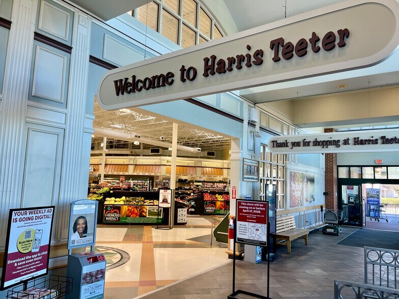 More Photos Of 5706 Wyalong Dr, Charlotte Storefront For Lease