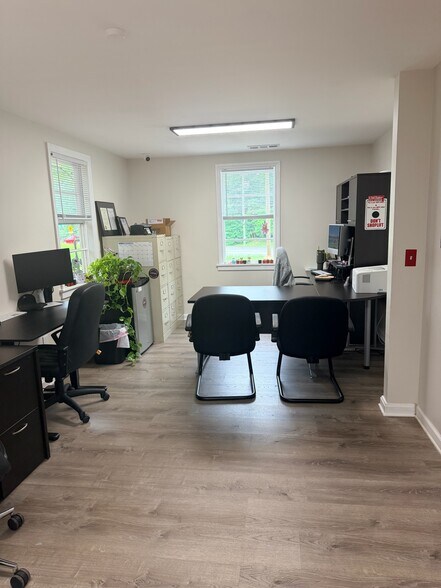 More Photos Of 1052 Powder Springs Rd SW, Marietta Office Residential For Lease