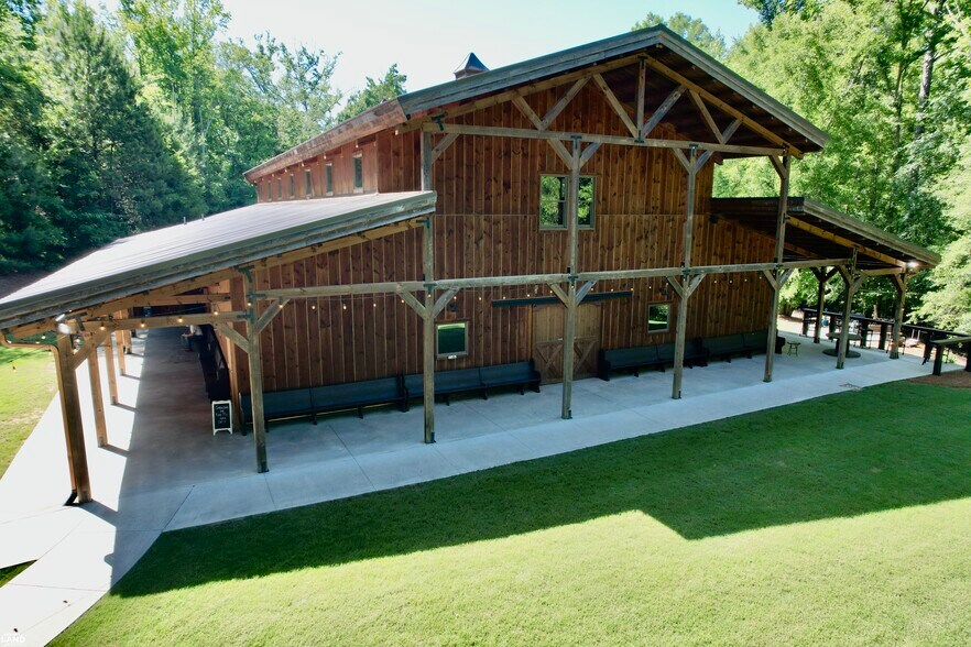 More Photos Of 701 Wingert Road rd, Greenwood Specialty For Sale