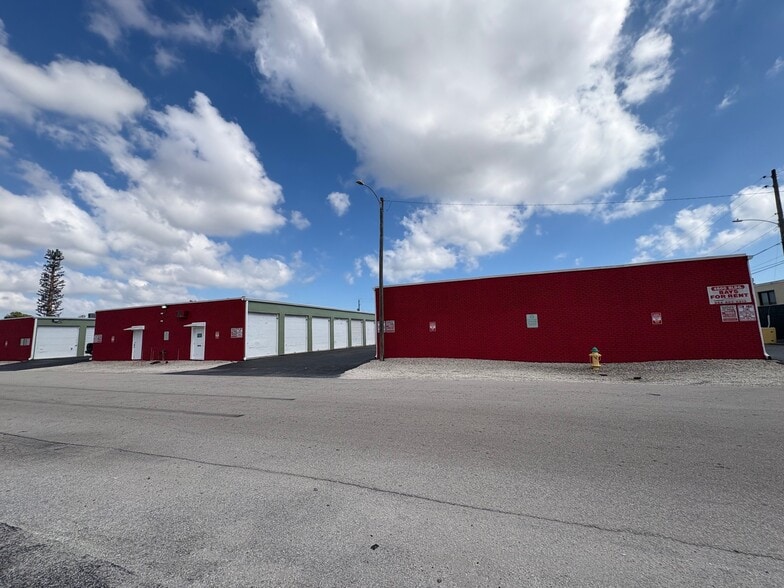 More Photos Of 4800 NE 11th Ave, Oakland Park Self Storage For Sale