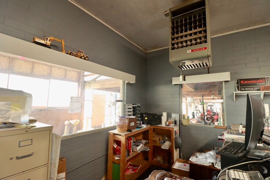 More Photos Of 8265 Euclid Chardon Rd, Kirtland Garden Center For Sale