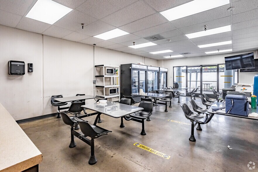 More Photos Of 1210 N Tustin Ave, Anaheim Warehouse For Lease