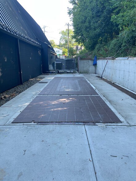 More Photos Of 600 E Putnam Ave, Cos Cob Freestanding For Lease