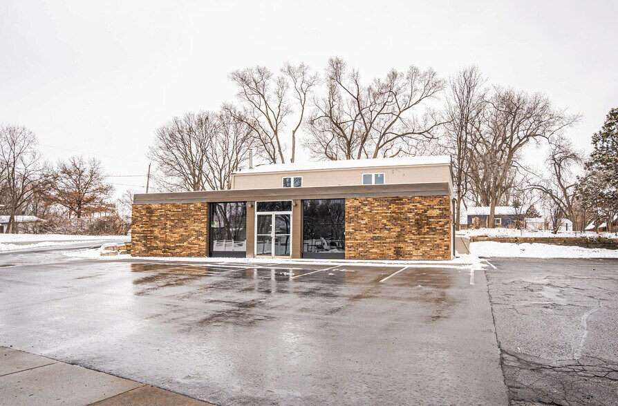 More Photos Of 2324 Vermillion St, Hastings Freestanding For Sale