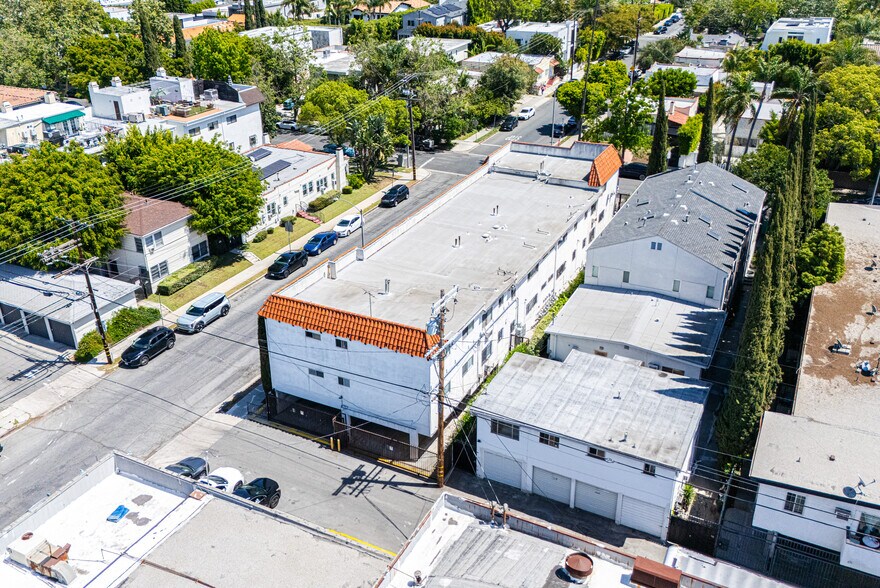 More Photos Of 7050 Waring Ave, Los Angeles Multifamily For Sale