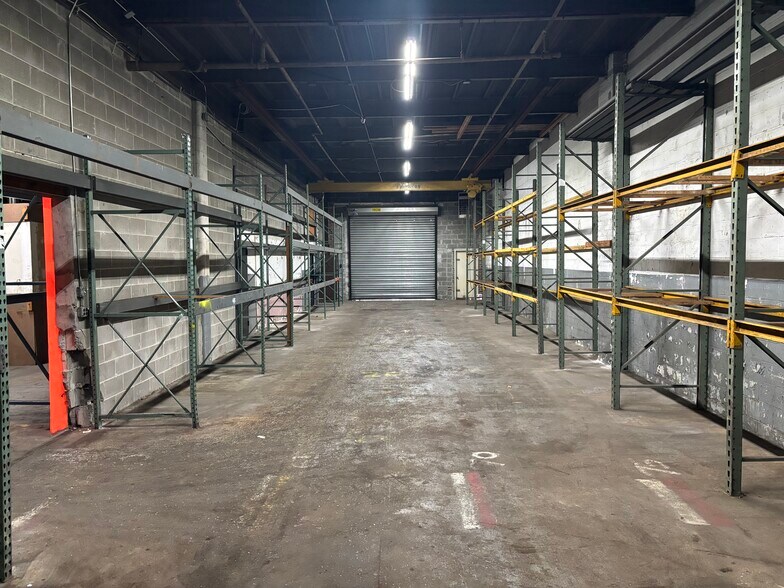 More Photos Of 24-25 46th St, Astoria Warehouse For Lease