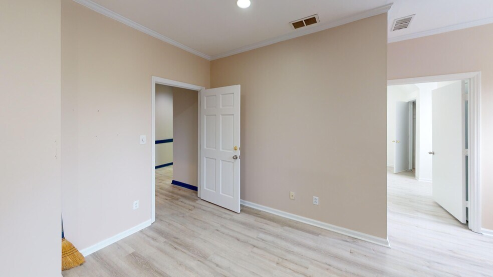More Photos Of 1365 Westgate Center Dr, Winston-Salem Medical For Lease