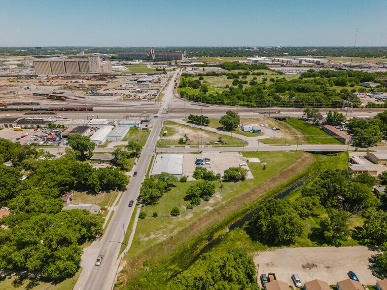 More Photos Of 2555 N Market St, Wichita Auto Repair For Sale