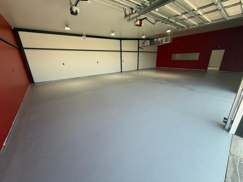 More Photos Of 7808 Depot Ln, Tampa Light Distribution For Sale
