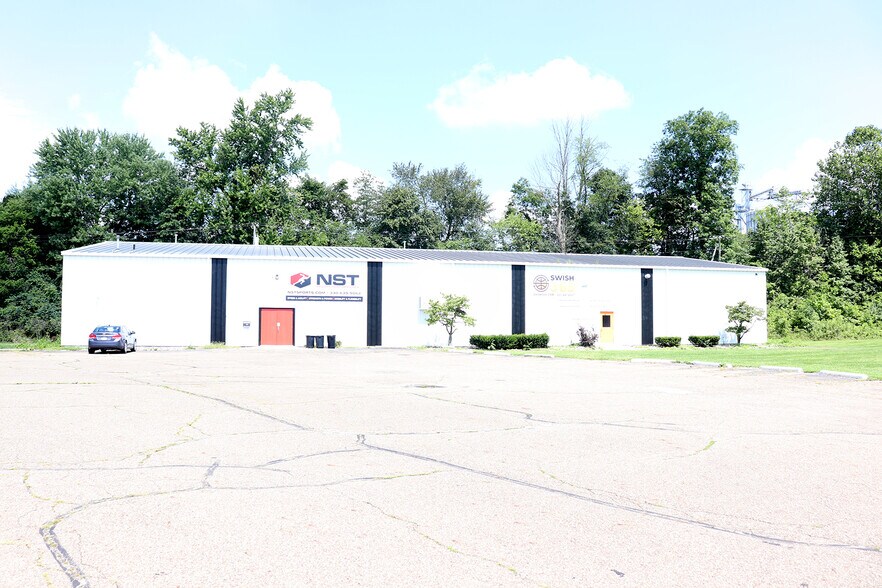 More Photos Of 1127 Front Ave SW, New Philadelphia Freestanding For Lease