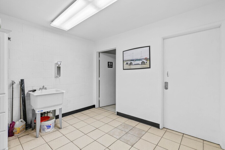 More Photos Of 3133 W Burbank Blvd, Burbank Coworking Space