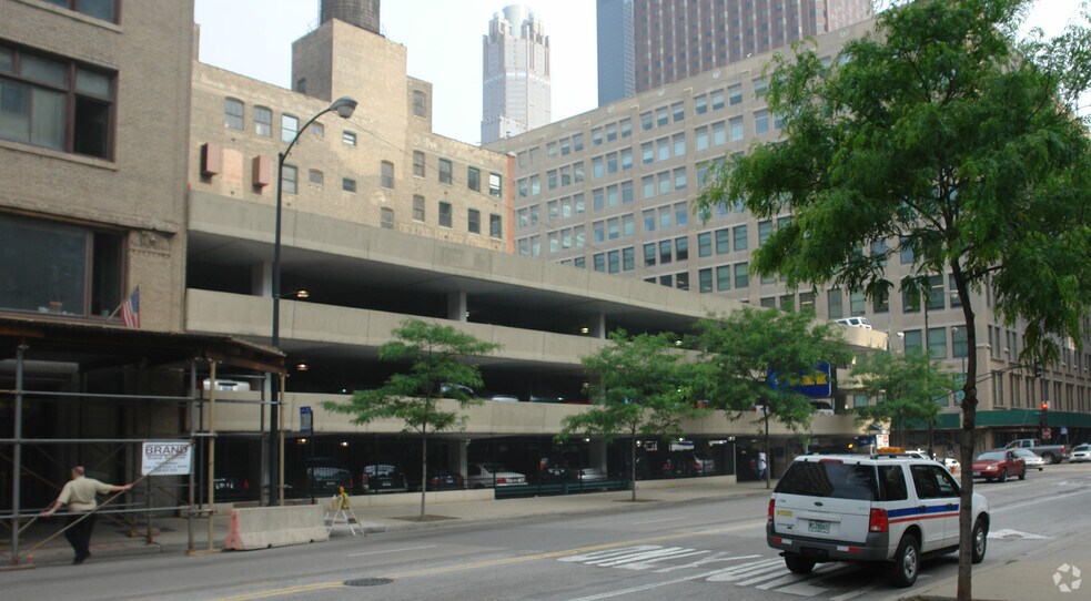 More Photos Of 600 S Clark St, Chicago Parking Garage For Sale