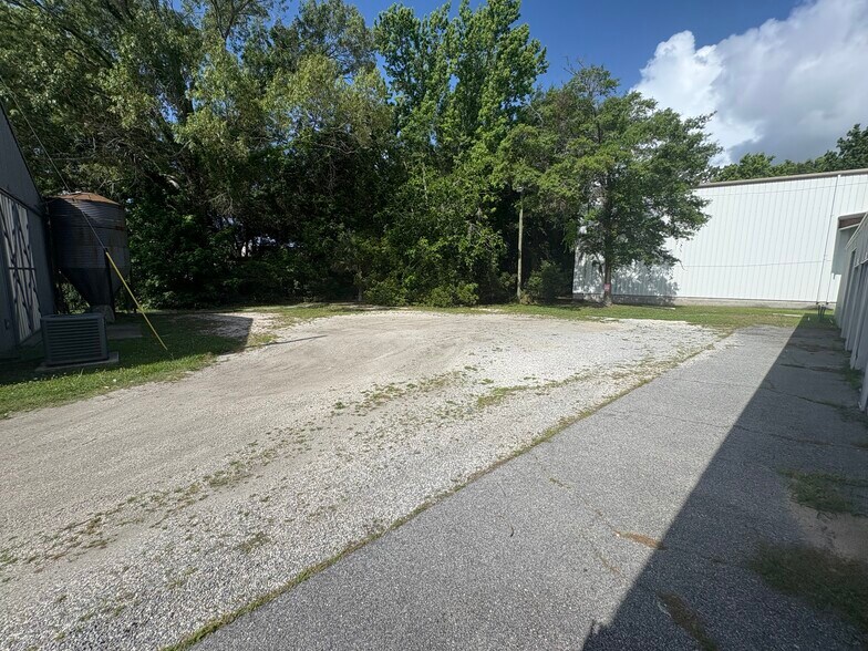 More Photos Of 46 Robert Smalls Pky, Beaufort Warehouse For Lease