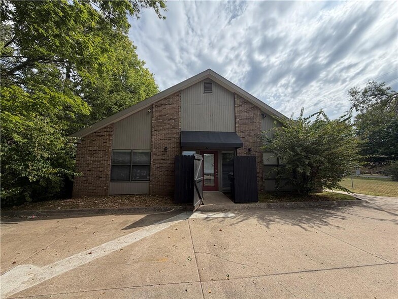 More Photos Of 27 W Township St, Fayetteville Office For Lease