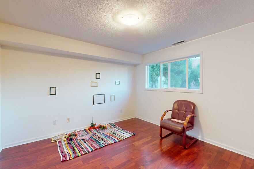 More Photos Of 54 Railroad Ave, Richmond Office Residential For Sale