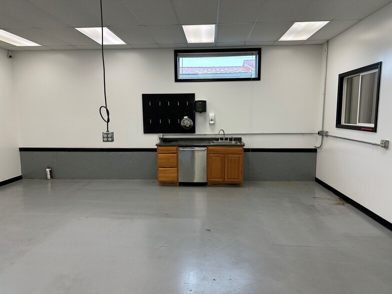 More Photos Of 1221 Hartzell St, New Haven Manufacturing For Lease