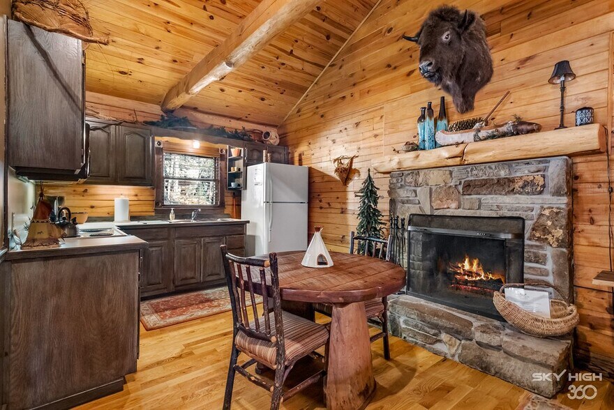 More Photos Of 3134 E Van Buren, Eureka Springs Hotel For Sale