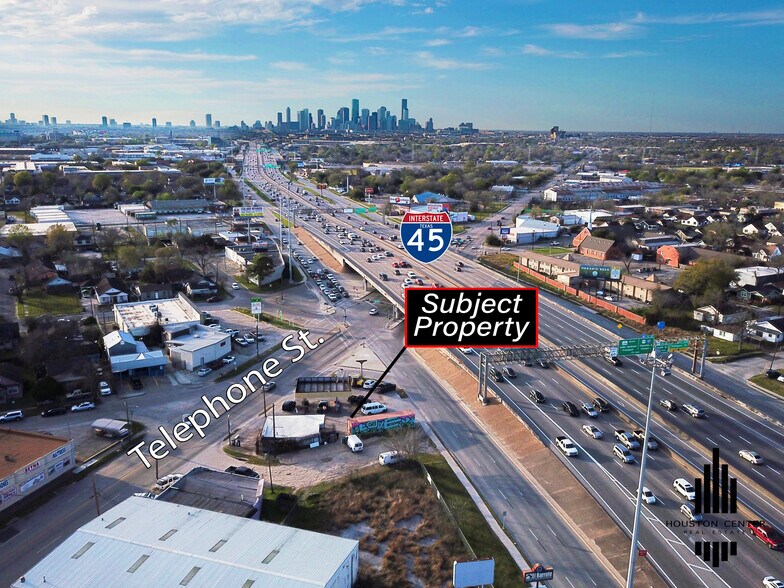 Primary Photo Of 5702 Gulf Fwy, Houston Convenience Store For Sale