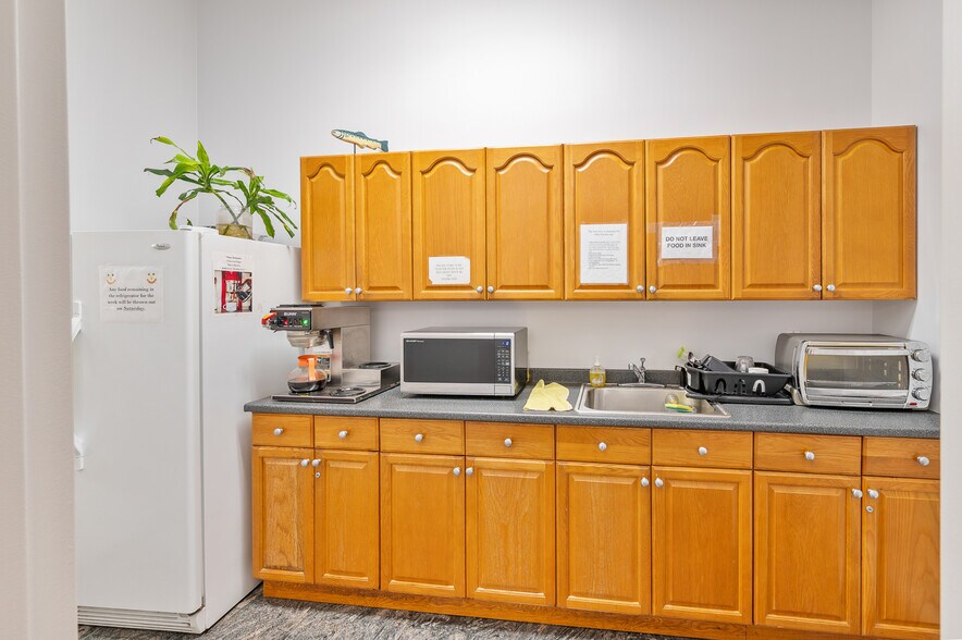 More Photos Of 2529 49th St, Astoria Manufacturing For Sale