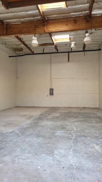 More Photos Of 2555-2557 Soquel Dr, Santa Cruz Warehouse For Sale