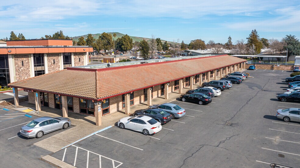 More Photos Of 2560 N Texas St, Fairfield Office For Lease