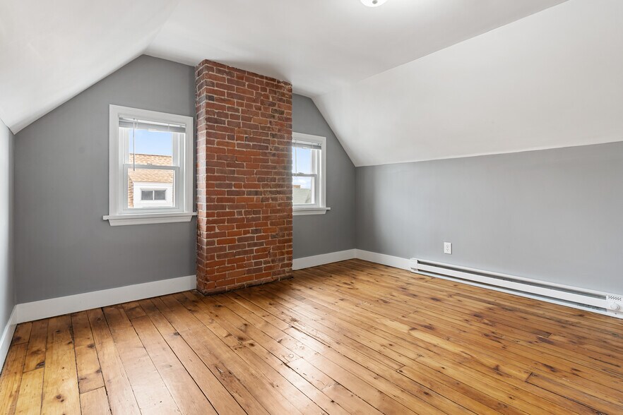 More Photos Of 285 Congress St, Bridgeport Office For Sale