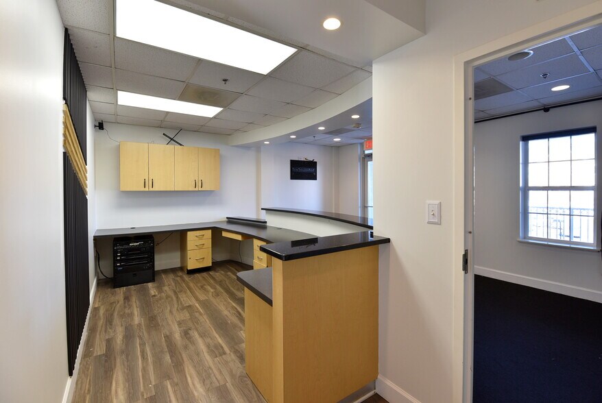 More Photos Of 13895 Hedgewood Dr, Woodbridge Medical For Sale