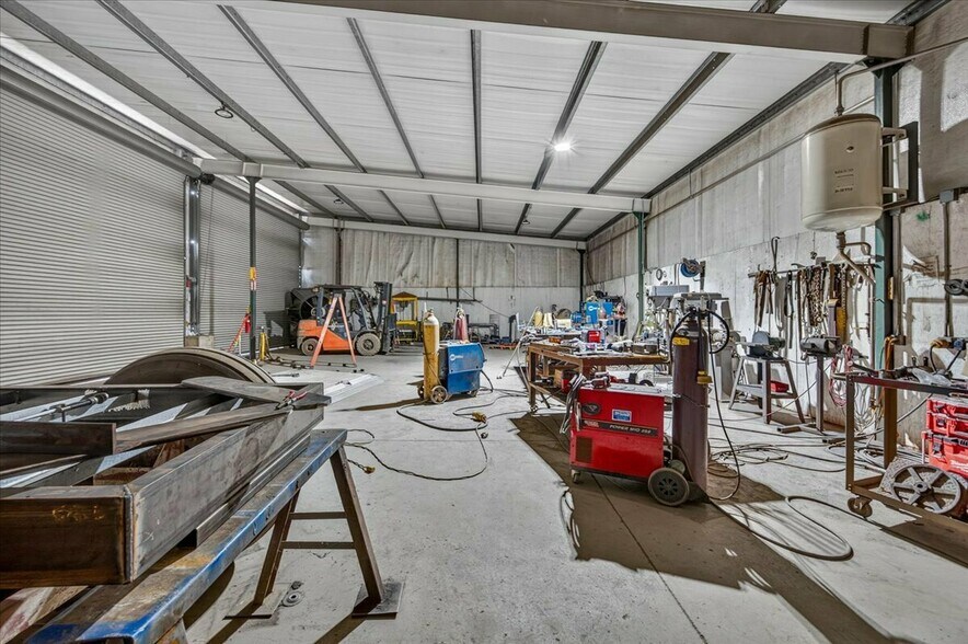 More Photos Of 149 Ashland ave, Lindsay Industrial For Sale