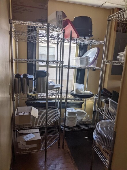 More Photos Of 2515 Far Hills Ave, Oakwood Restaurant For Sale