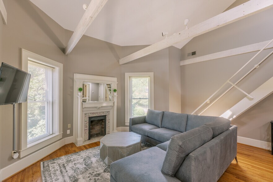 More Photos Of 300 Madison Pl, Lexington Apartments For Sale