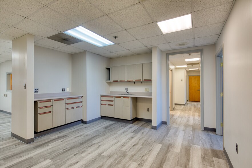 More Photos Of 700 Independence Cir, Virginia Beach Medical For Lease
