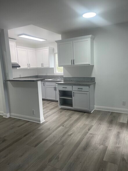 More Photos Of 12111 S Figueroa St, Los Angeles Apartments For Sale