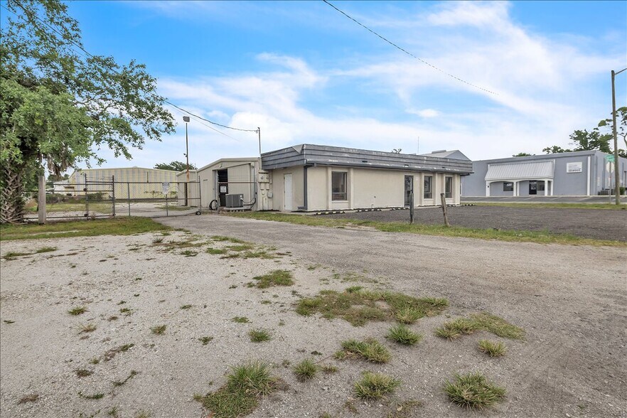 More Photos Of 4195 Electric Way, Port Charlotte Manufacturing For Sale