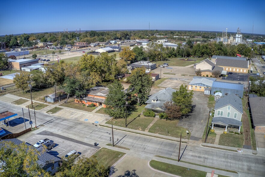 More Photos Of 217 College St, Sulphur Springs General Retail For Sale