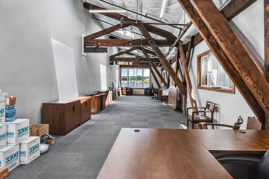 More Photos Of 2520 Westlake Ave N, Seattle Loft Creative Space For Lease