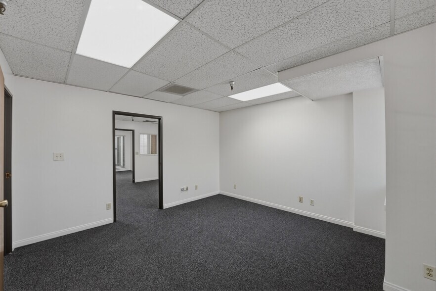 More Photos Of 674 County Square Dr, Ventura Office For Sale