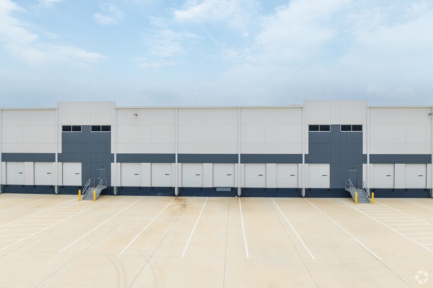 More Photos Of 1310 Blue Ridge, Georgetown Warehouse For Lease