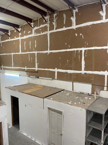 More Photos Of 9161 131st Pl N, Largo Warehouse For Lease