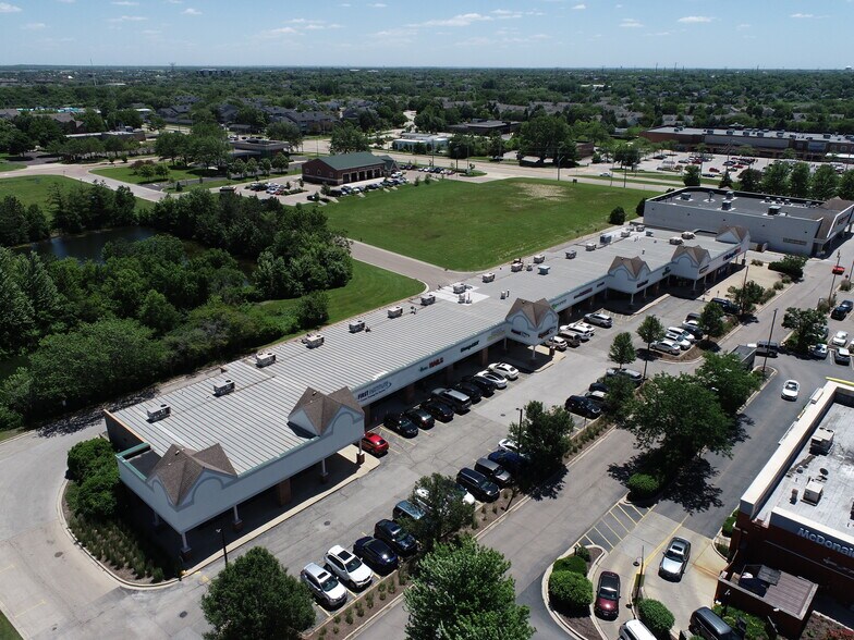 More Photos Of 355-405 N Eola Rd, Aurora Unknown For Lease