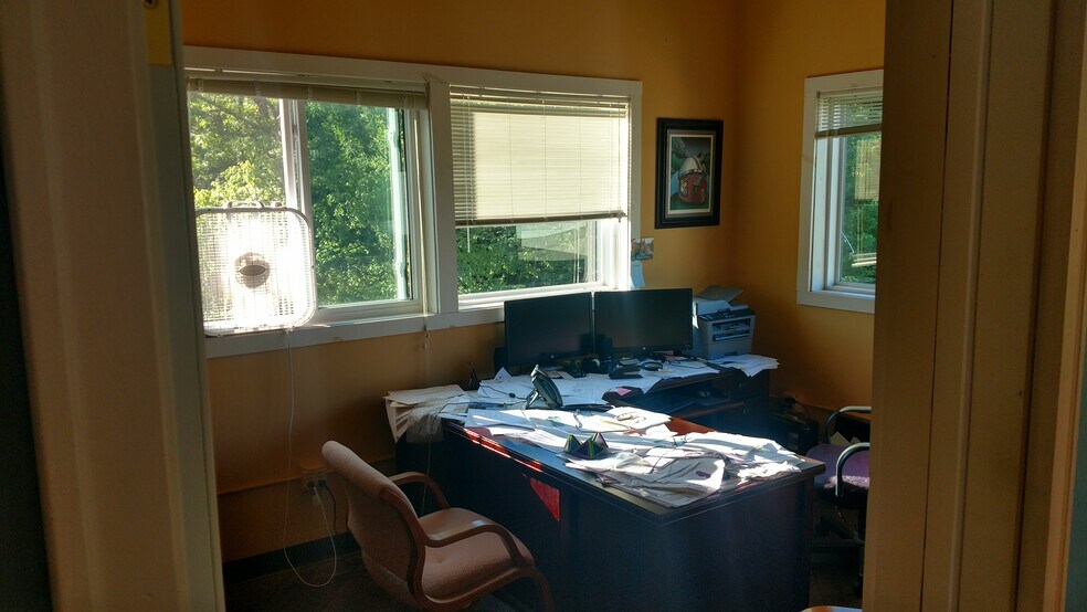 More Photos Of 1548 Burden Lake Rd, Averill Park Warehouse For Lease