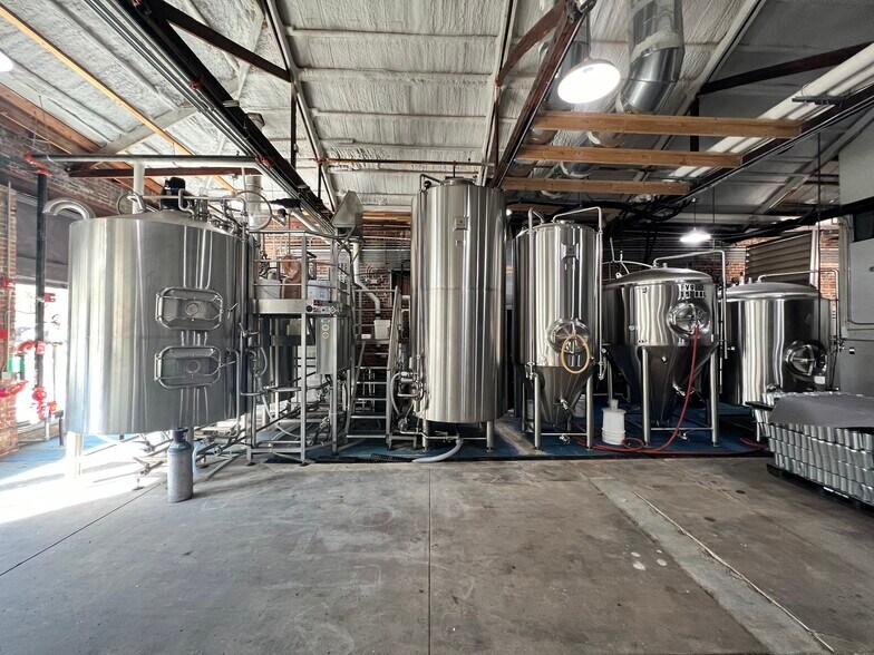 More Photos Of 1901 N 15th St, Tampa Freestanding For Lease