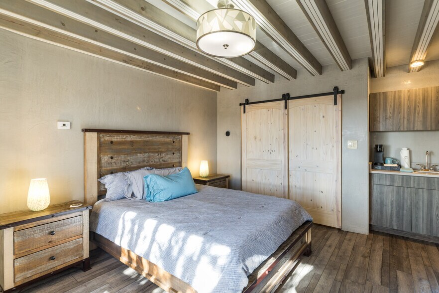 More Photos Of 102 Rabbit Rd, Santa Fe Specialty For Sale