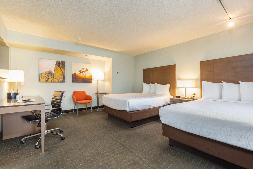 More Photos Of 1633 S Palm Canyon Dr, Palm Springs Hotel For Sale
