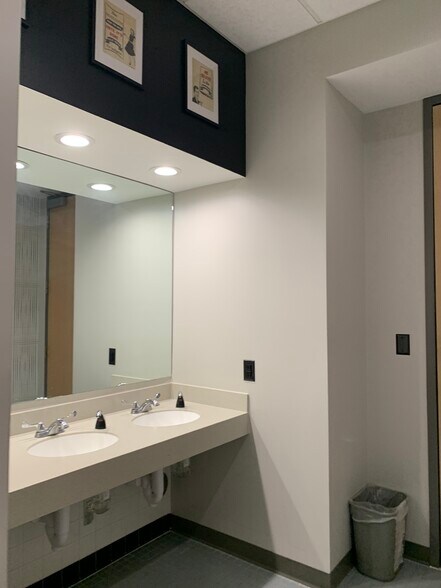 More Photos Of 10330 N Meridian St, Carmel Medical For Lease
