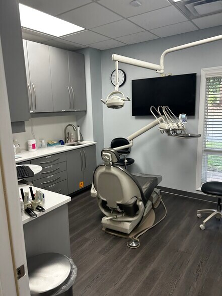 Primary Photo Of 1345 Hembree Rd, Roswell Medical For Sale