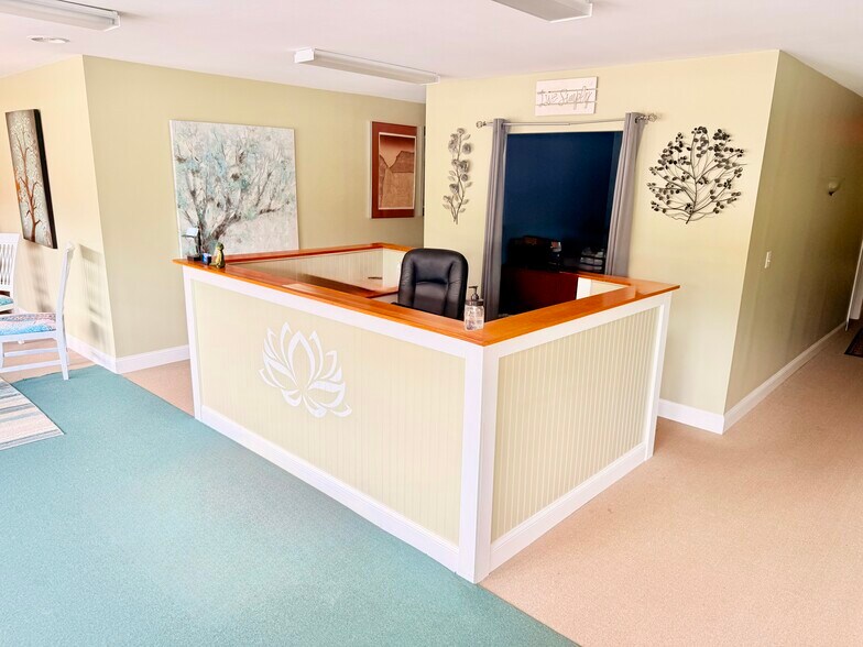 More Photos Of 6985 Woodstock Rd, Hartford Office For Lease