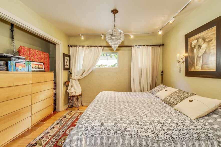 More Photos Of 3401-3405 S Lyndale Ave, Minneapolis Storefront Retail Residential For Sale